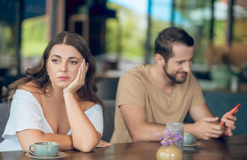 Relationship Experts On The Signs That It May Be Time To Call It Quits